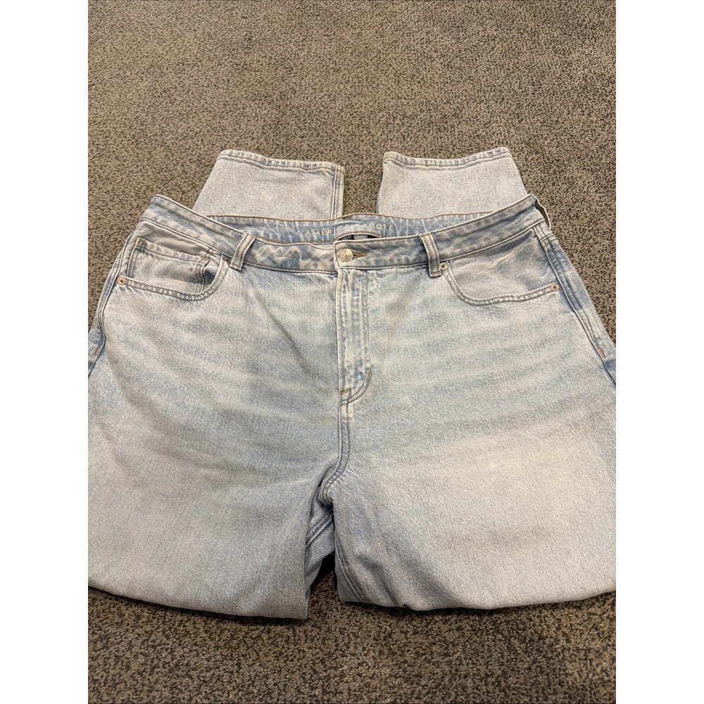 American Eagle Light Wash Strigid Jeans‎ Size 18 Short Mom Jean